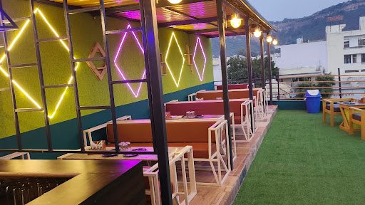 InBoX 09 Cafe & Roof-top Restaurant