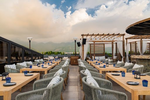 Farzi Café Dehradun – Rooftop Dining Where Flavour Meets the Sky
