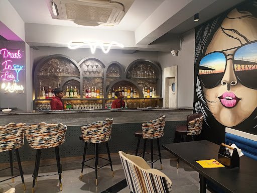 AUKUS LOUNGE & RESTAURANT