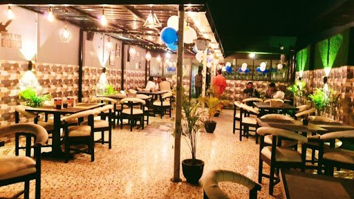 TEN 11 Restaurant & Bar