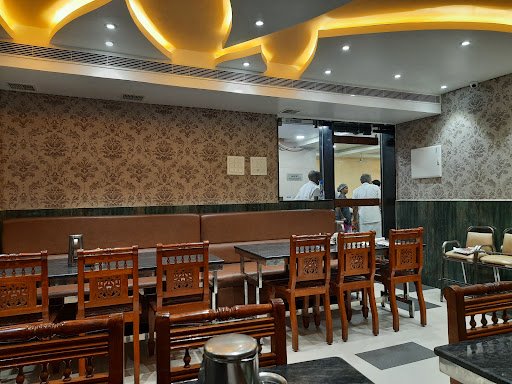 Hotel Shri Ramanaas Gandhi Road