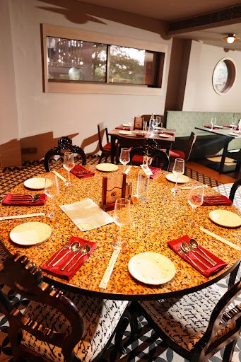 LAUREL - AN ESSENCE OF FLAVORS