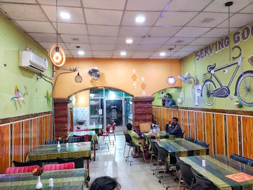 Food Hub Hotel & Restaurant