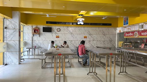 THE GRAND UTTAM BHAJIYA & CHAAT THE GRAND UTTAM BHAJIYA & CHAAT