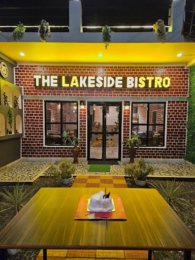 The Lakeside Bistro