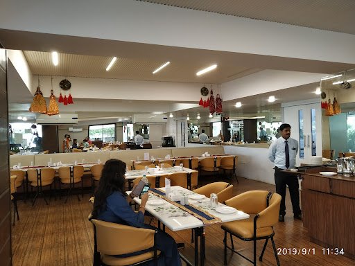 Nandinee Woodlands, Nasiklub