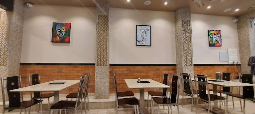 Arya Restaurant & Café