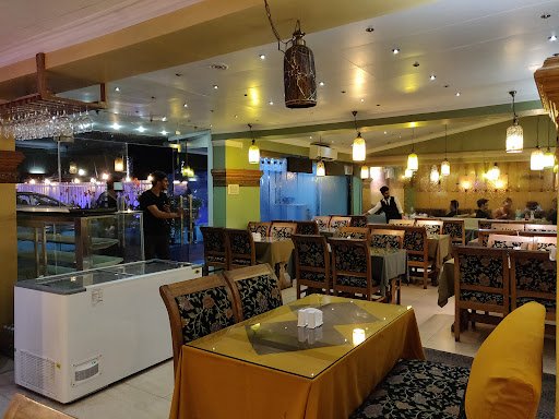 Stream Restaurant || Best Restaurant On Dal Lake || INDIAN AND AUTHENTIC KASHMIRI WAZWAN