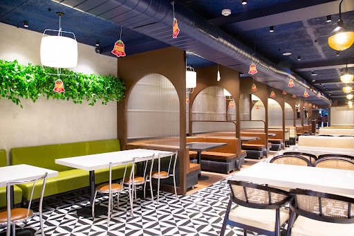 Shri Sangeethas (W.B. Road, Trichy) Veg. Restaurant | Sweets | Savouries