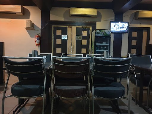 Manu family Resturant