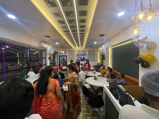 LEVEL 4 ROOFTOP RESTAURANT