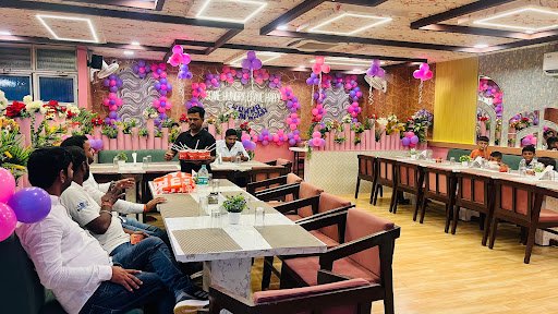 Loud and Cloud Pure Veg Resturant, Gorakhpur