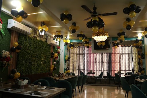 FLAVOURS RESTAURANT { PURE VEG BEST RESTAURANT MATHURA }