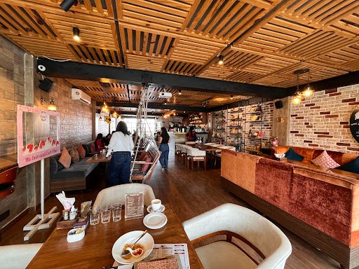 The Swings Cafe - A Family Restaurant & Bar