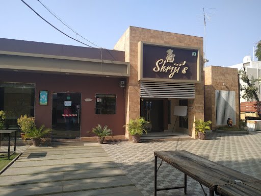 Shriji's Garden Restaurant - Best Punjabi Restaurant in Bhavnagar | Best Family and Multicuisine Restaurant in Bhavnagar