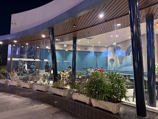 La Crest Restaurant & Banquet