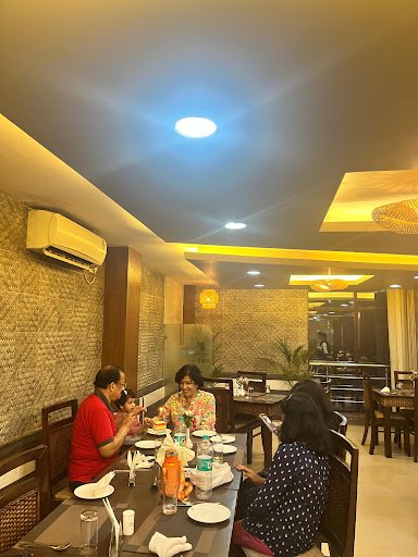 LA FAMILIA Restaurant| Best Restaurant| Indian| Chinese