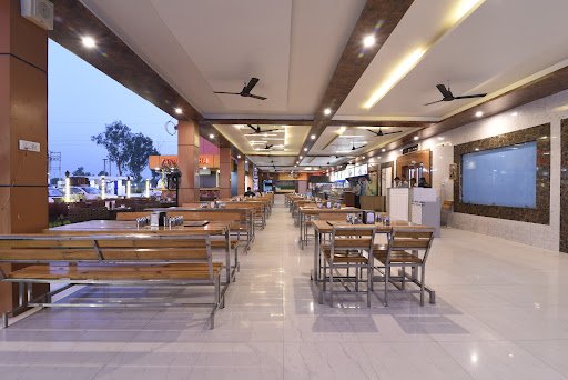 Golden Hut Restaurants & Rooms In Sonipat