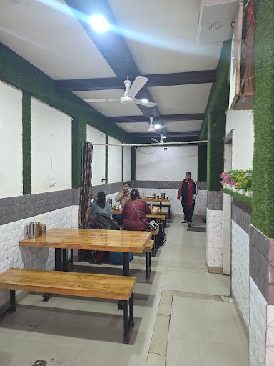 Shree Girdhar Restaurant