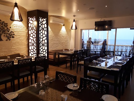 Escape In | Beach View Restaurant | Best Roof top | Candle Light Dinner | Best Restaurant in Pondicherry | Best Nightlife