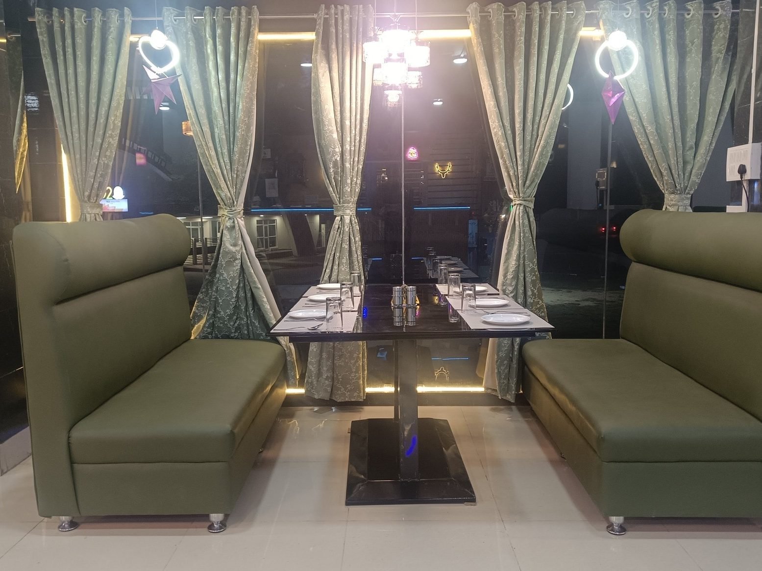 moms kitchen royal dining restaurant